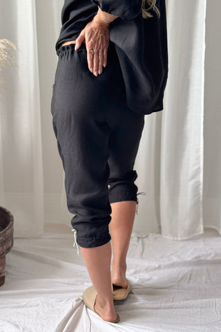 Mameluk linen capris, black