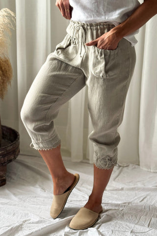 Mameluk linen capris, natural + white lace
