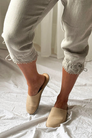 Mameluk linen capris, natural + white lace