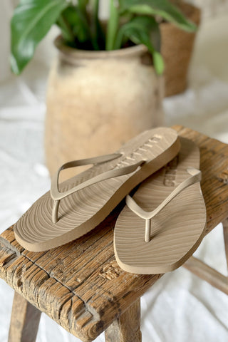 Flip-flops, sand