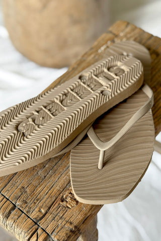 Flip-flops, sand