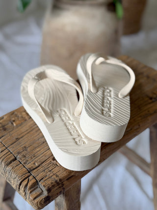 Flip flops platform, eggnog