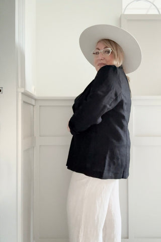 Timeless linen blazer, black