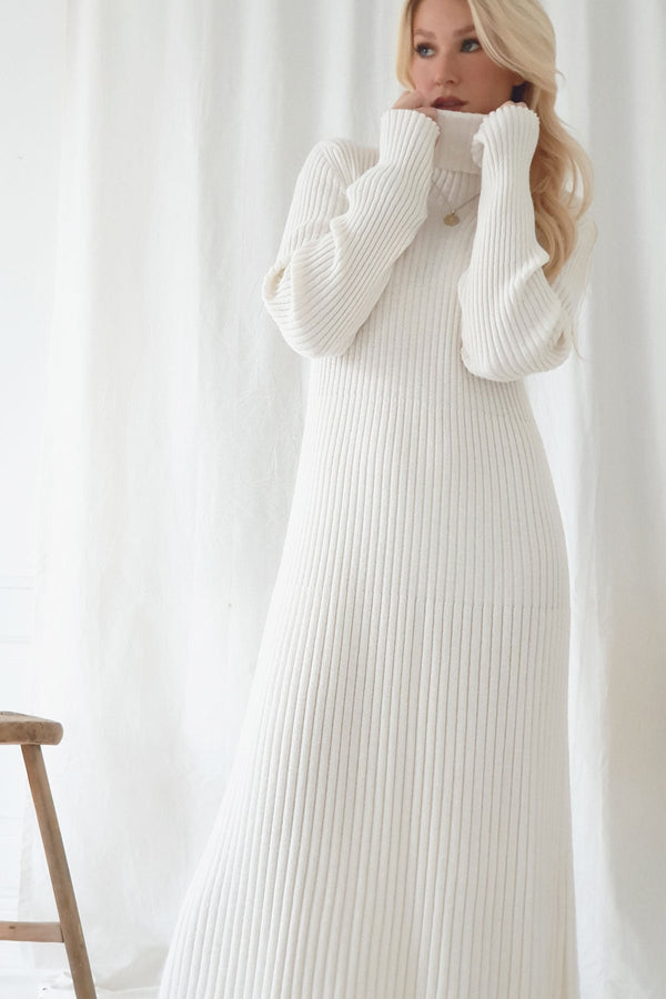 Alessia pooloneulemekko, valkoinen