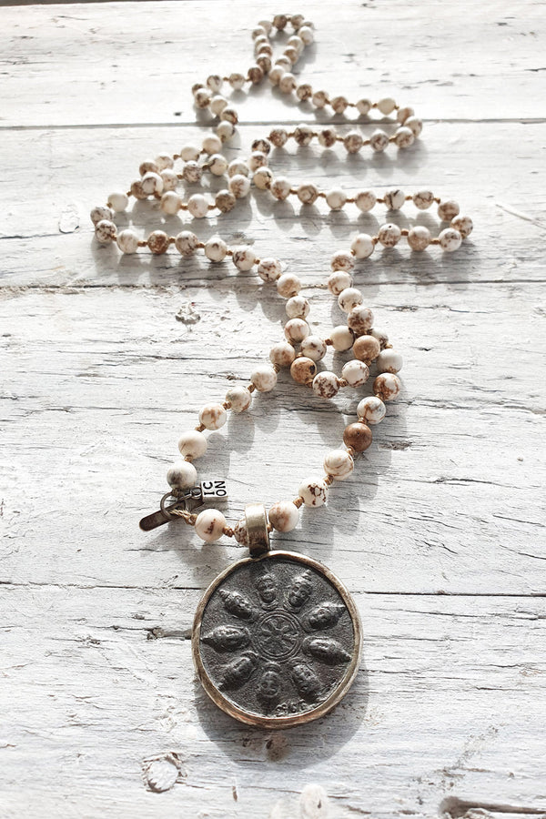 Buddha 40 kaulakoru, howlite