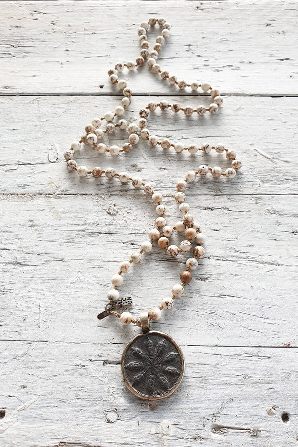 Buddha 40 kaulakoru, howlite