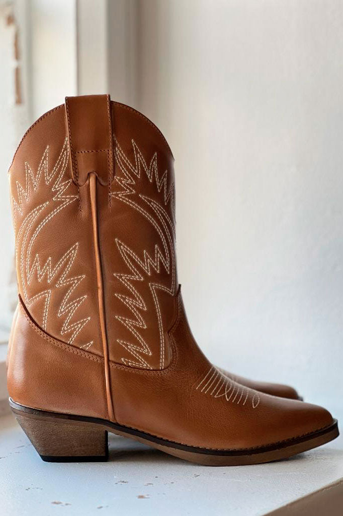 Frances bootsit, dark tan – BYPIAS