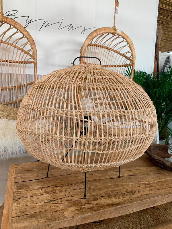 Lattiavalaisin, ROUND